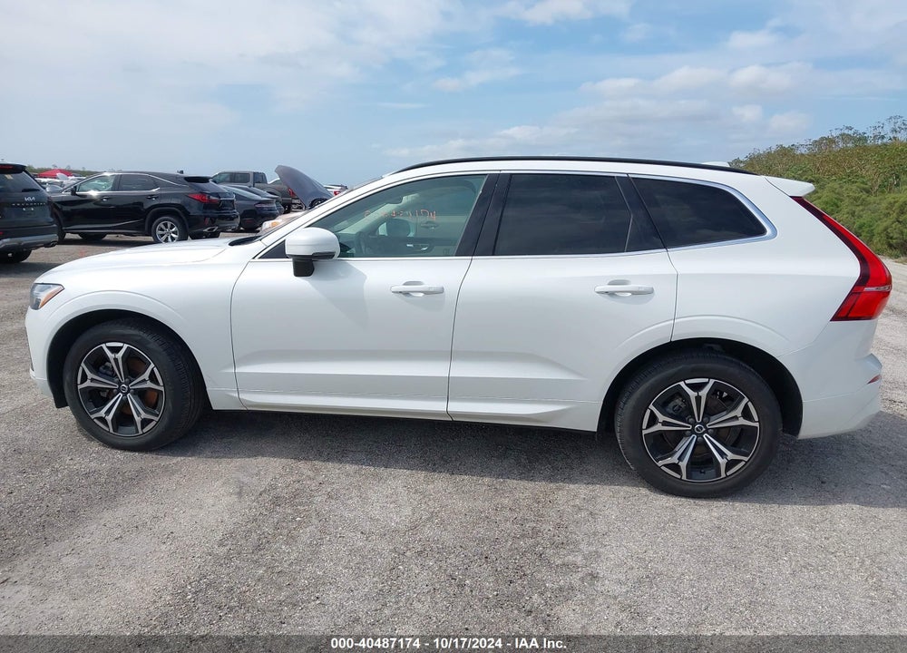 2022 VOLVO XC60 B5 MOMENTUM VIN: YV4L12RK1N1944981