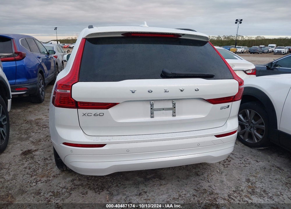 2022 VOLVO XC60 B5 MOMENTUM VIN: YV4L12RK1N1944981