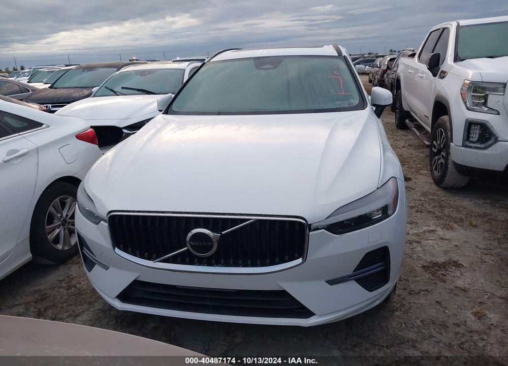 2022 VOLVO XC60 B5 MOMENTUM VIN: YV4L12RK1N1944981
