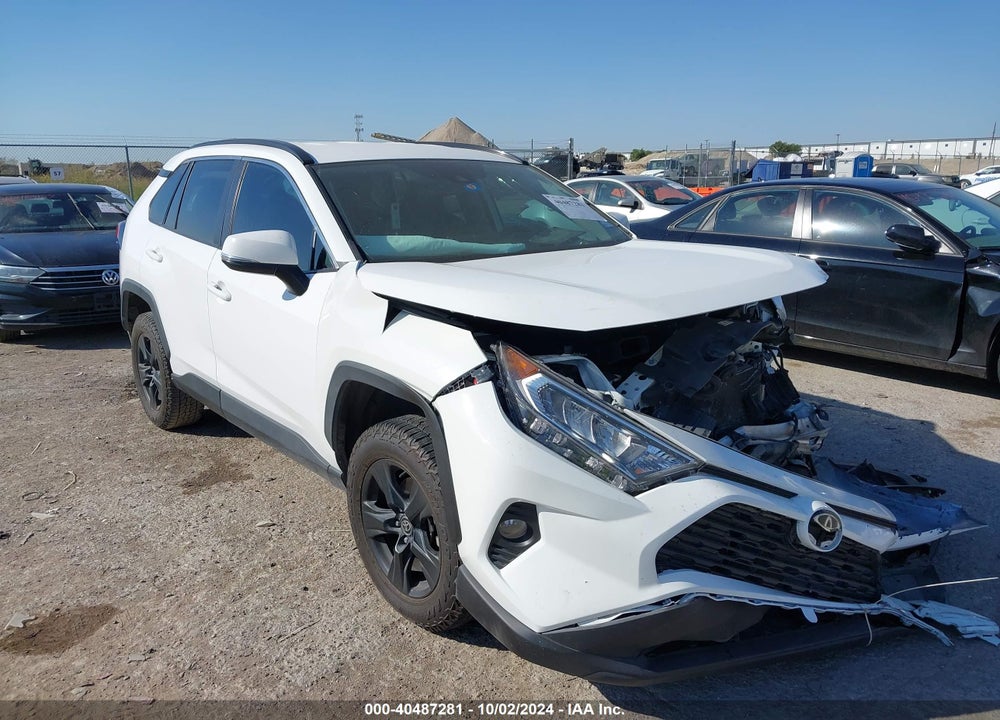 2021 TOYOTA RAV4 XLE VIN: 2T3P1RFV4MC182114