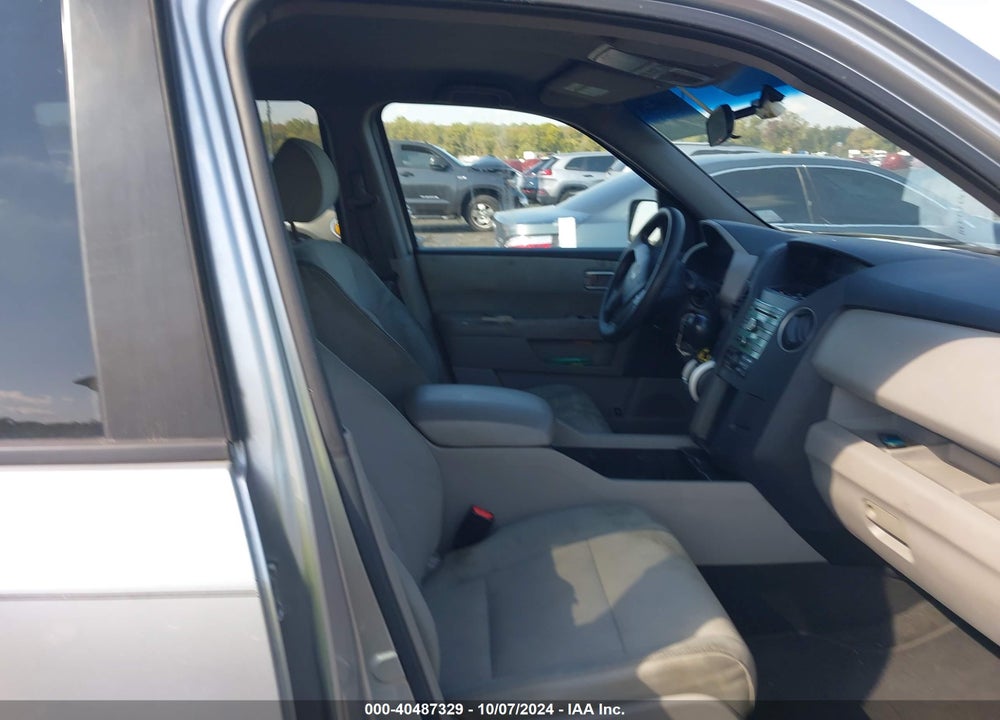 2010 HONDA PILOT LX VIN: 5FNYF4H2XAB040457