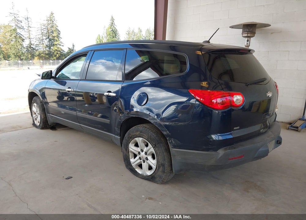 2011 CHEVROLET TRAVERSE LS VIN: 1GNKVEED3BJ226282
