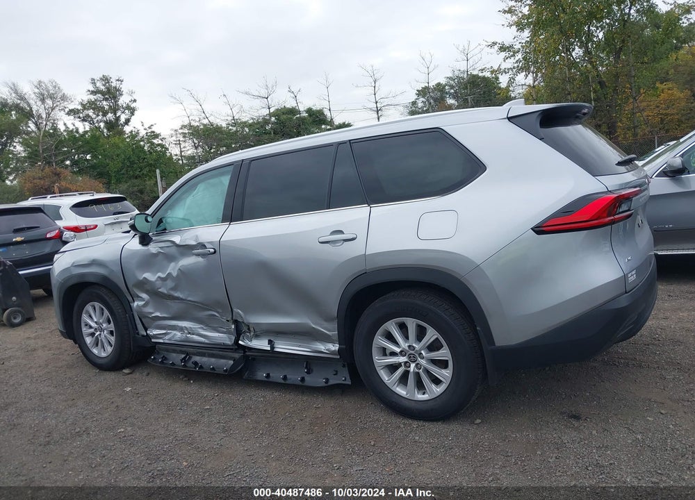 2024 TOYOTA GRAND HIGHLANDER XLE VIN: 5TDAAAB5XRS023862
