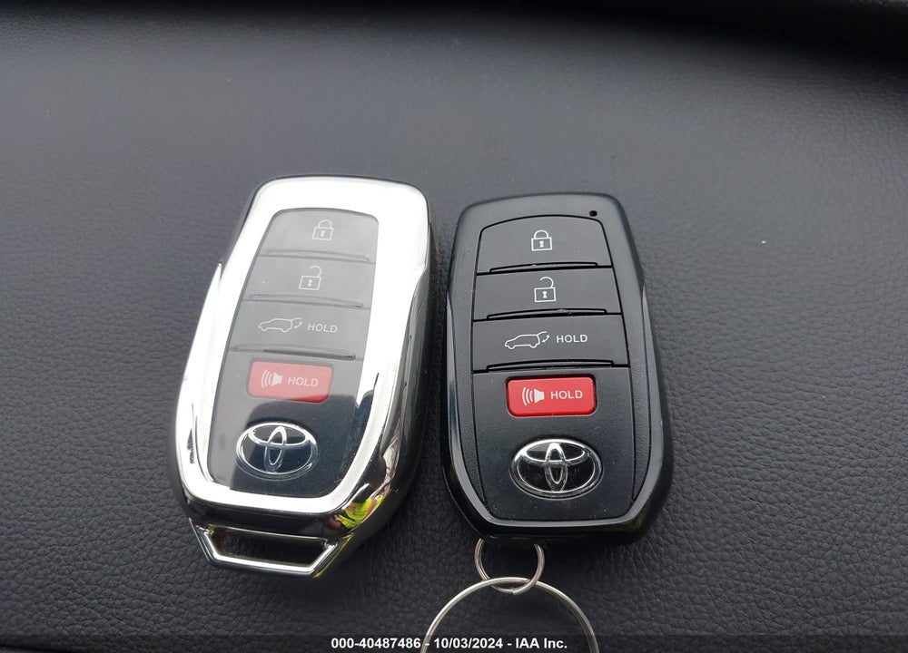 2024 TOYOTA GRAND HIGHLANDER XLE VIN: 5TDAAAB5XRS023862