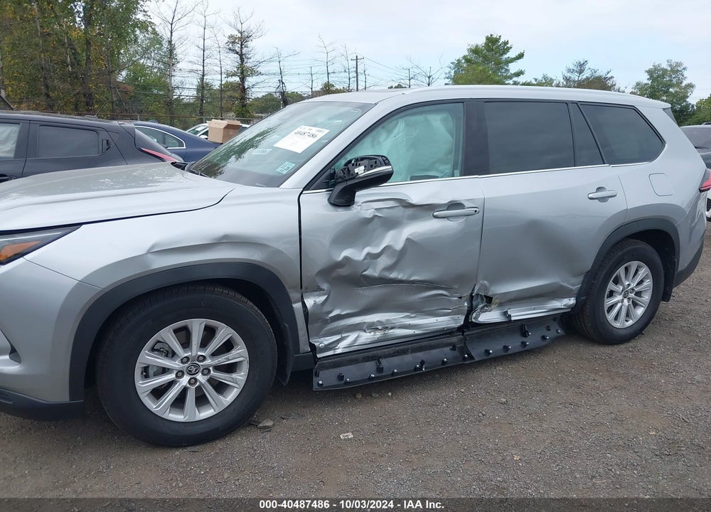 2024 TOYOTA GRAND HIGHLANDER XLE VIN: 5TDAAAB5XRS023862