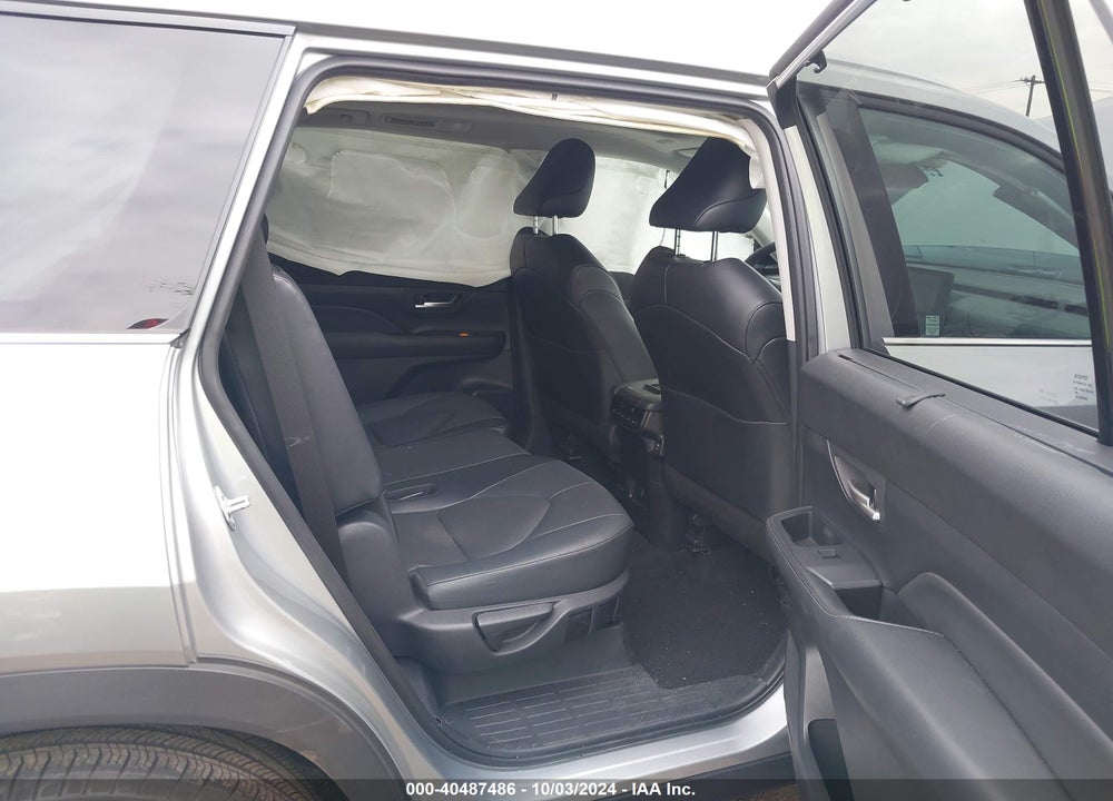 2024 TOYOTA GRAND HIGHLANDER XLE VIN: 5TDAAAB5XRS023862