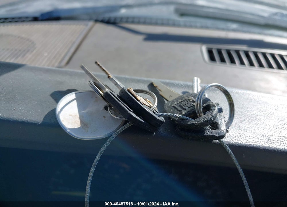 1994 CHEVROLET SUBURBAN K1500 VIN: 1GNFK16KXRJ315664