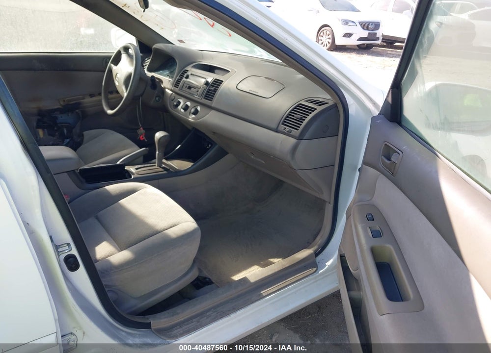 2002 TOYOTA CAMRY LE VIN: 4T1BE32K92U043527