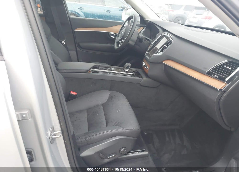 2024 VOLVO XC90 B5 PLUS BRIGHT THEME VIN: YV4L12PE1R1202423