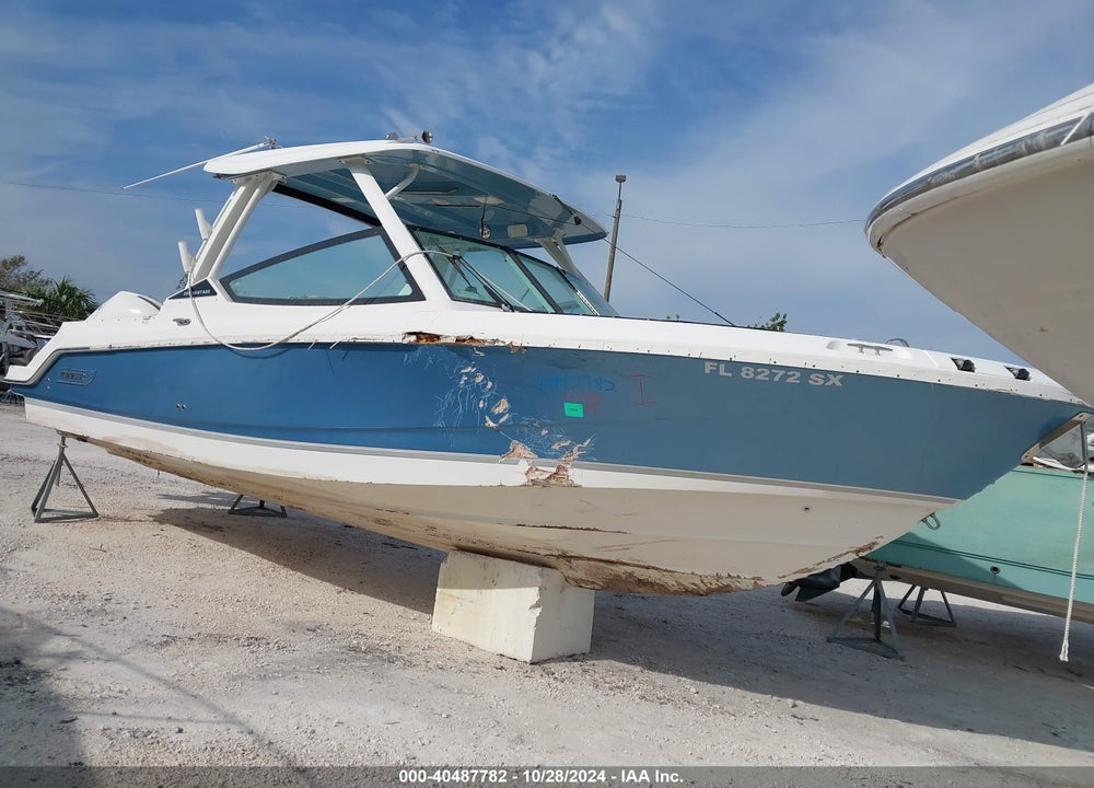 2021 BOSTON WHALER BOAT VIN: BWCE1542A121