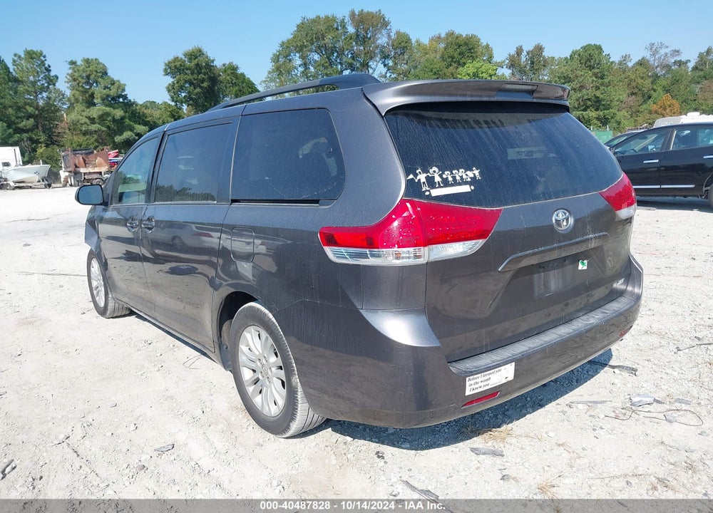 2012 TOYOTA SIENNA XLE V6 8 PASSENGER VIN: 5TDYK3DC0CS274321
