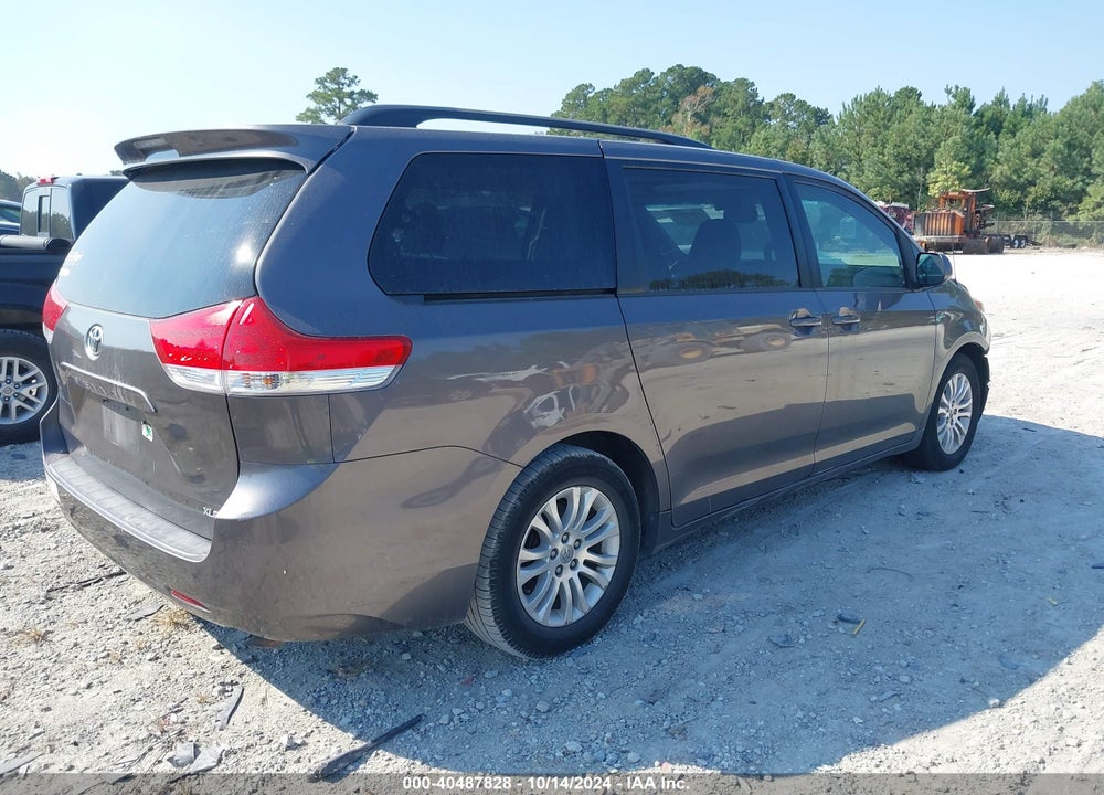2012 TOYOTA SIENNA XLE V6 8 PASSENGER VIN: 5TDYK3DC0CS274321