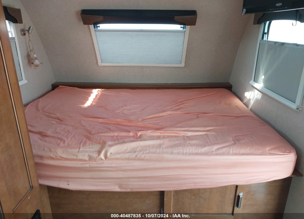 2018 LANCE TRAVEL TRAILERS VIN: 56YTT1510JL322861