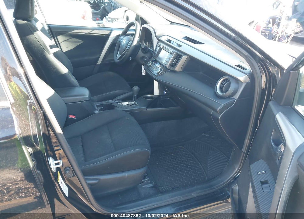 2015 TOYOTA RAV4 XLE VIN: 2T3RFREV2FW282208