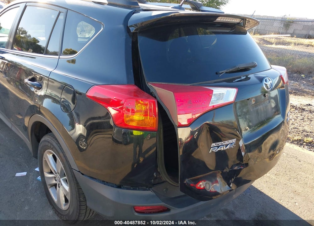 2015 TOYOTA RAV4 XLE VIN: 2T3RFREV2FW282208