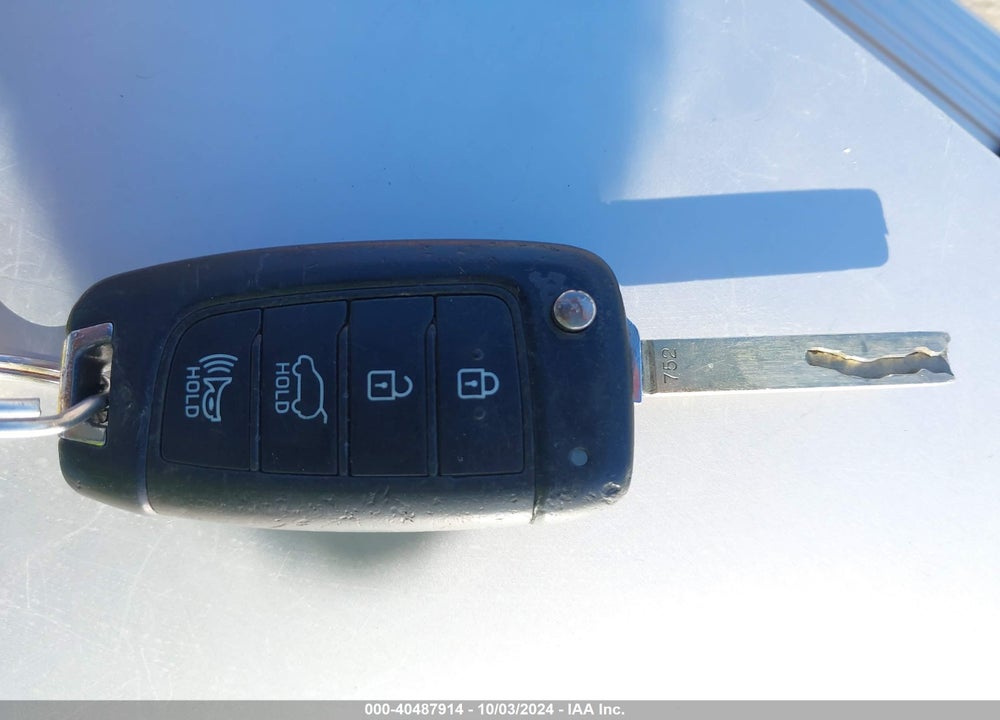 2019 HYUNDAI KONA SE VIN: KM8K12AA8KU224617