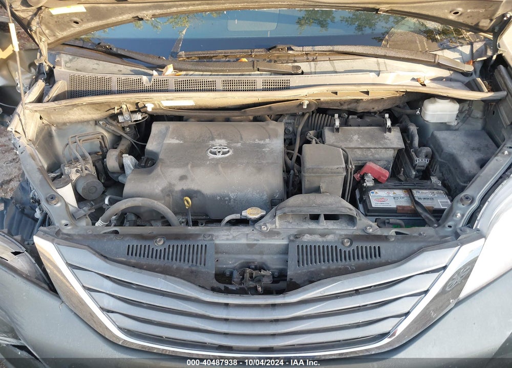 2014 TOYOTA SIENNA XLE V6 8 PASSENGER VIN: 5TDYK3DC5ES488739