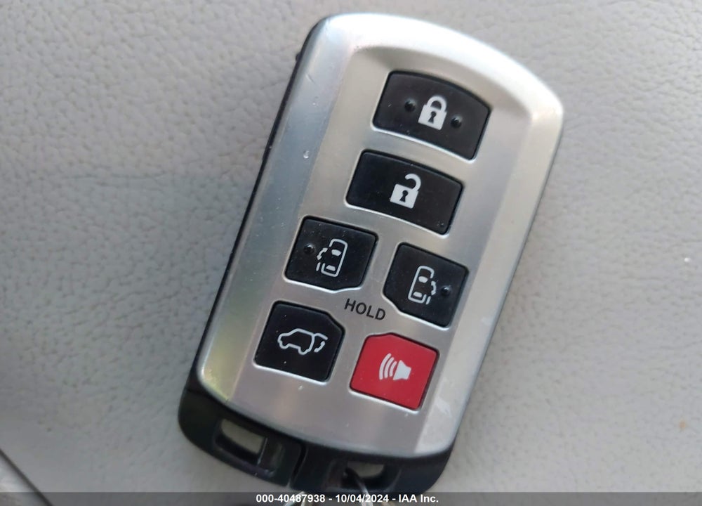 2014 TOYOTA SIENNA XLE V6 8 PASSENGER VIN: 5TDYK3DC5ES488739
