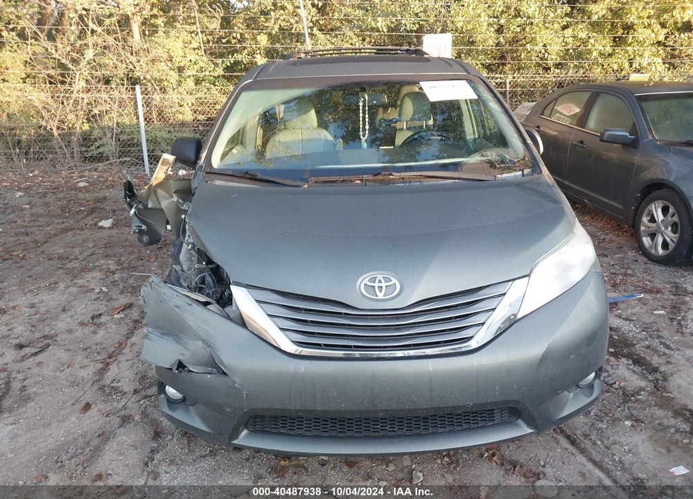 2014 TOYOTA SIENNA XLE V6 8 PASSENGER VIN: 5TDYK3DC5ES488739