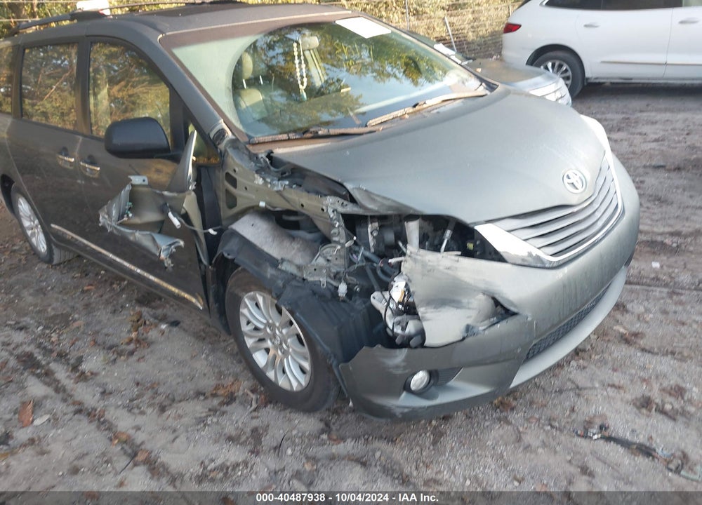 2014 TOYOTA SIENNA XLE V6 8 PASSENGER VIN: 5TDYK3DC5ES488739