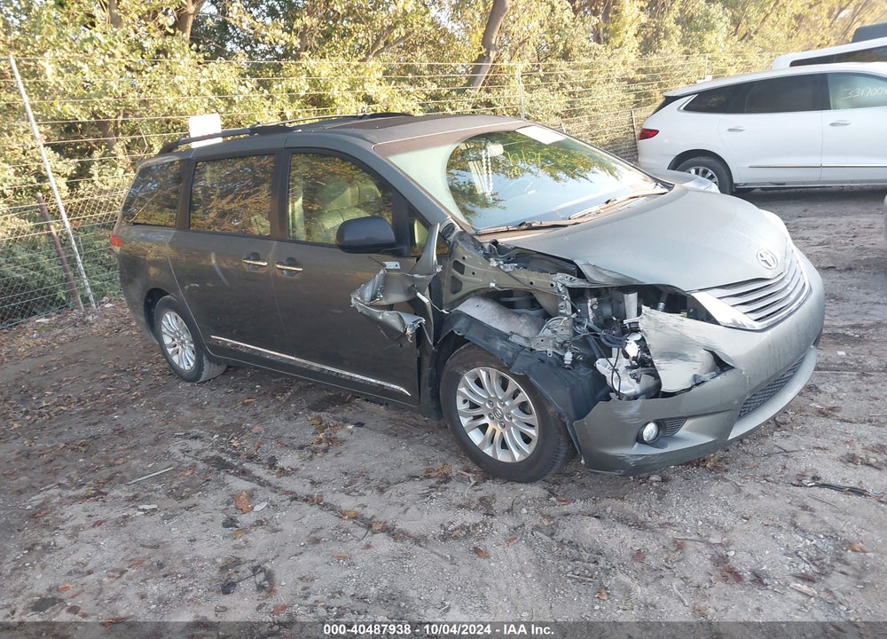 2014 TOYOTA SIENNA XLE V6 8 PASSENGER VIN: 5TDYK3DC5ES488739