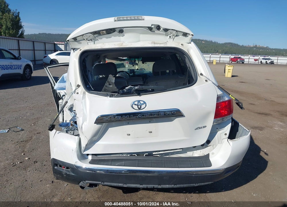 2013 TOYOTA HIGHLANDER BASE PLUS V6 VIN: 5TDBK3EH1DS271607