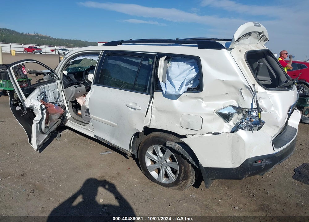 2013 TOYOTA HIGHLANDER BASE PLUS V6 VIN: 5TDBK3EH1DS271607