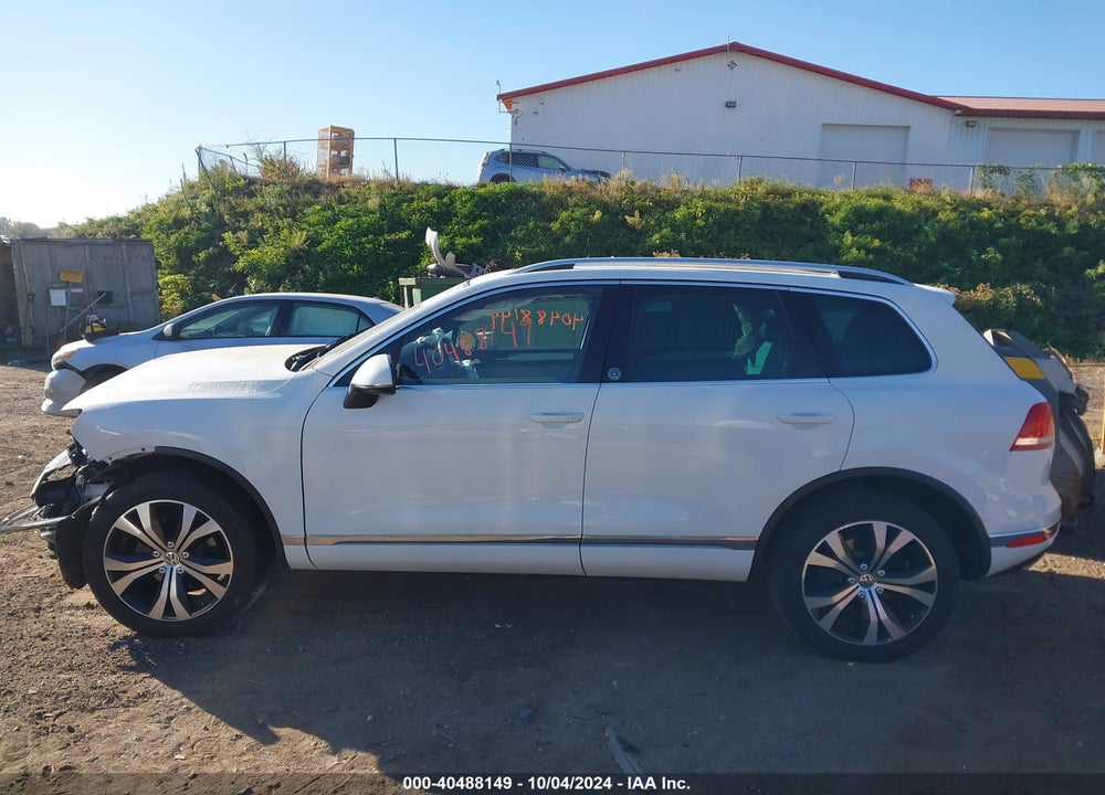 2017 VOLKSWAGEN TOUAREG V6 WOLFSBURG EDITION VIN: WVGRF7BP7HD004717