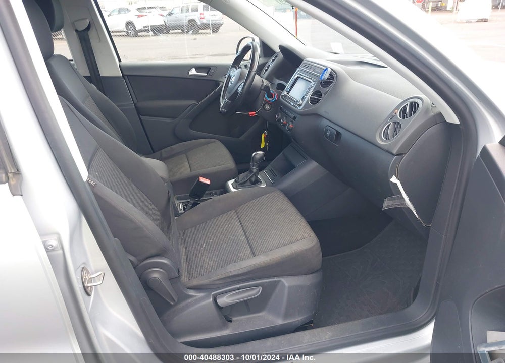 2015 VOLKSWAGEN TIGUAN S VIN: WVGAV7AX8FW551174