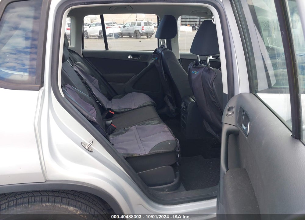 2015 VOLKSWAGEN TIGUAN S VIN: WVGAV7AX8FW551174