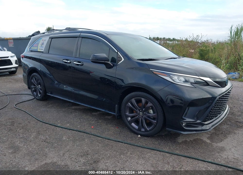 2022 TOYOTA SIENNA XSE VIN: 5TDXRKECXNS105815