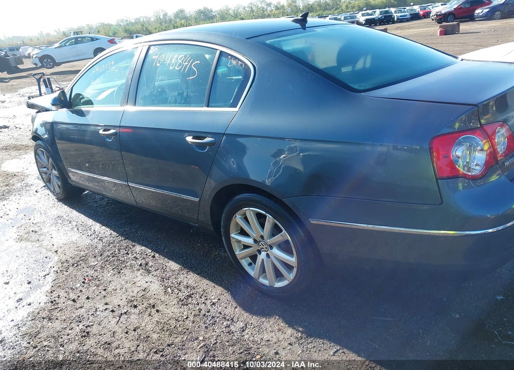 2010 VOLKSWAGEN PASSAT KOMFORT VIN: WVWJM7AN8AE081510