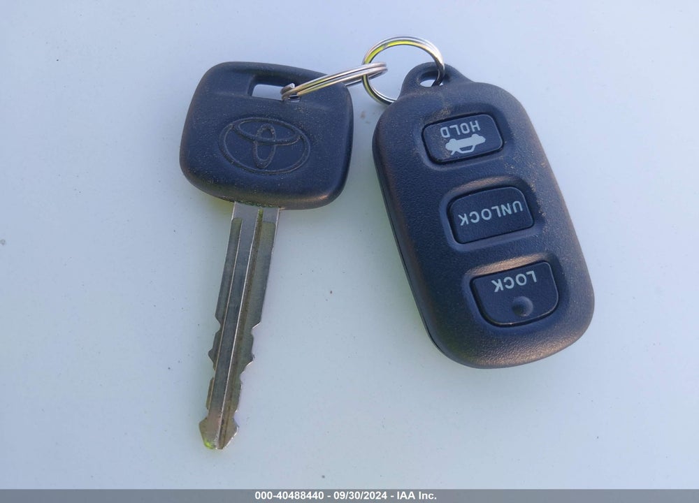 2004 TOYOTA CAMRY LE VIN: 4T1BE30KX4U345284