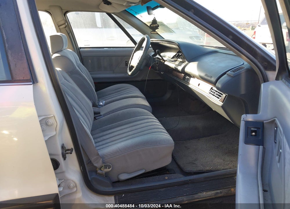 1992 OLDSMOBILE 88 ROYALE VIN: 1G3HN53L4NH339117