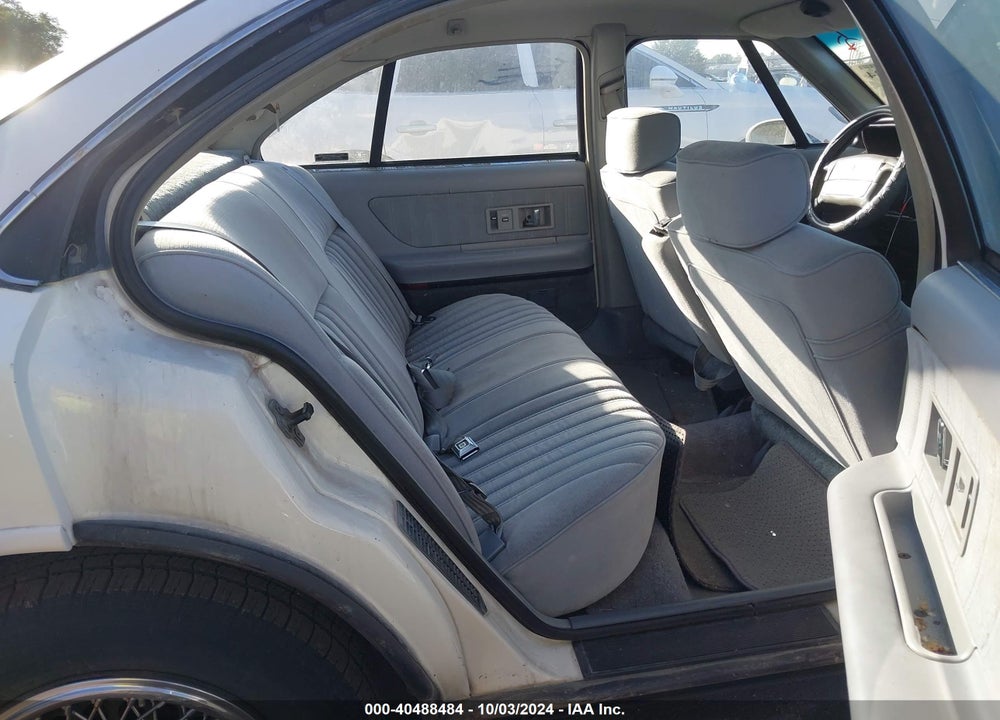 1992 OLDSMOBILE 88 ROYALE VIN: 1G3HN53L4NH339117