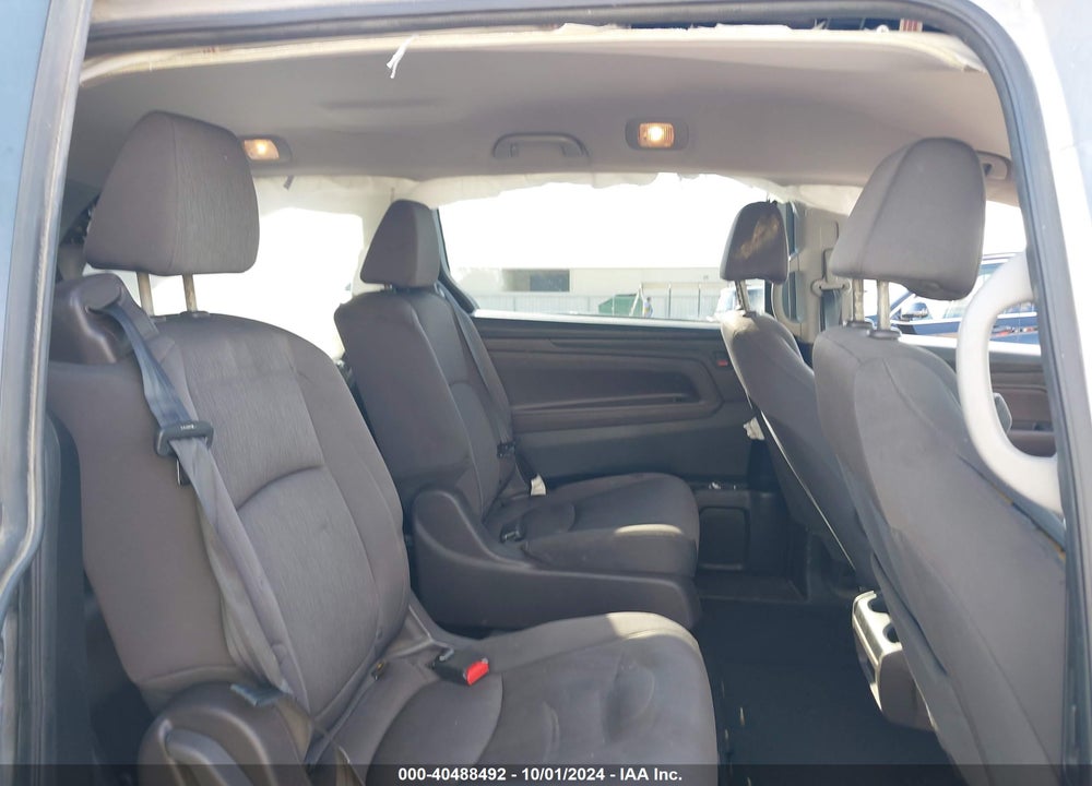 2018 HONDA ODYSSEY LX VIN: 5FNRL6H21JB106936