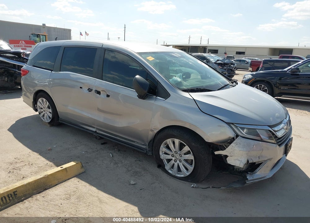 2018 HONDA ODYSSEY LX VIN: 5FNRL6H21JB106936