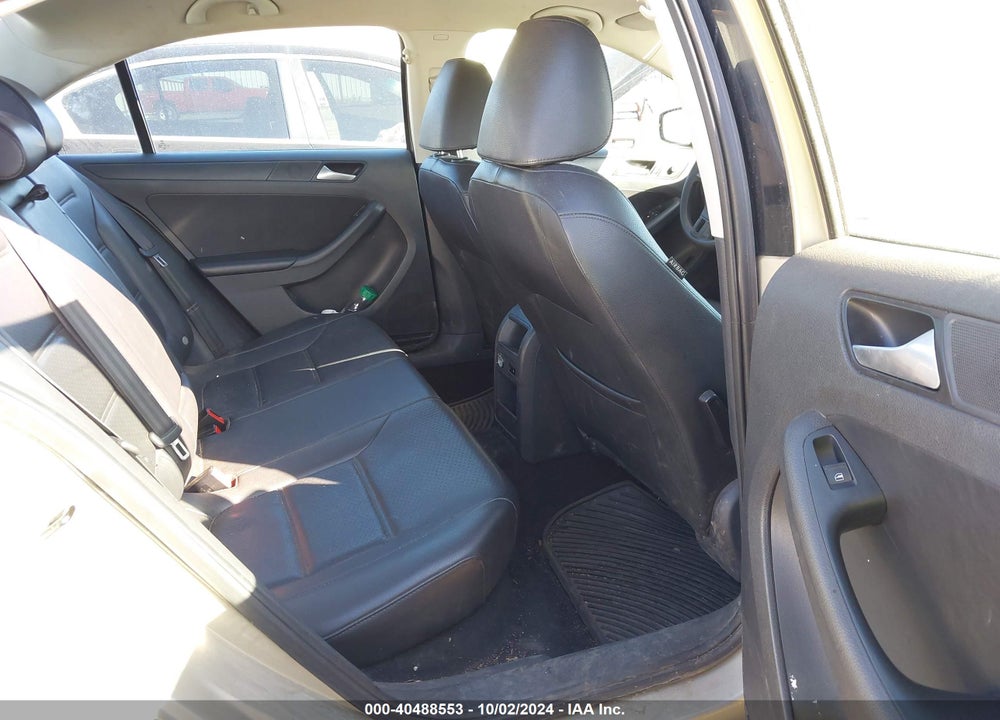 2014 VOLKSWAGEN JETTA 1.8T SE VIN: 3VWD17AJXEM280400