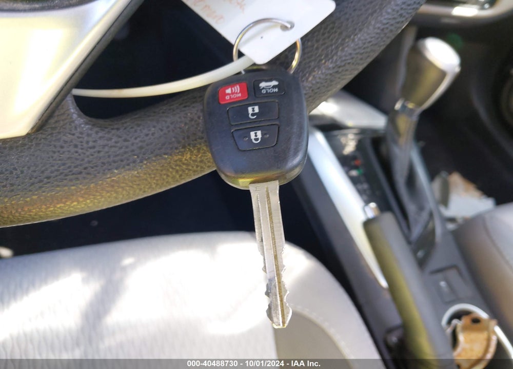 2019 TOYOTA COROLLA LE VIN: 2T1BURHE3KC164224