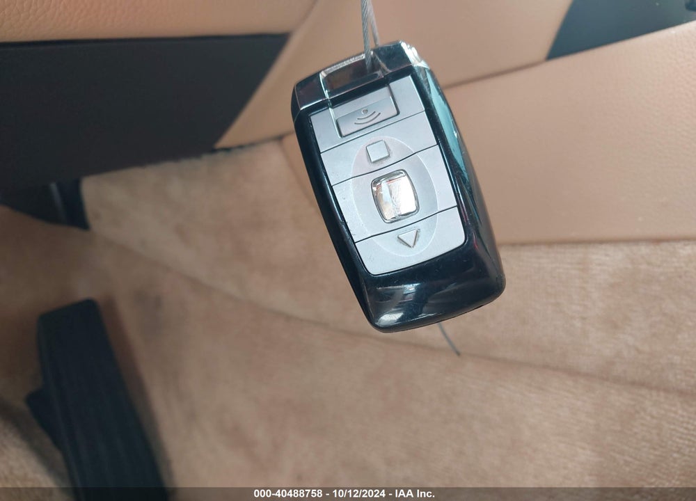 2011 ROLLS-ROYCE GHOST VIN: SCA664S51BUX49496