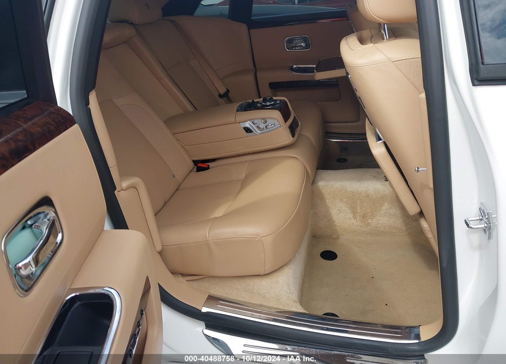 2011 ROLLS-ROYCE GHOST VIN: SCA664S51BUX49496