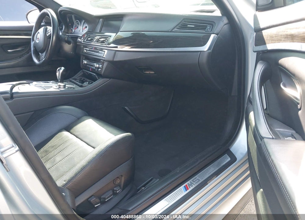 2013 BMW M5 VIN: WBSFV9C52DD096647