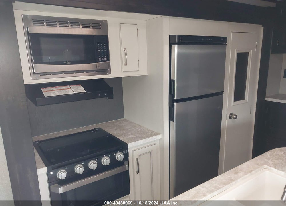 2021 JAYCO JAY FLIGHT TRAVEL TRAILER VIN: 1UJBJ0BT2M1T90175
