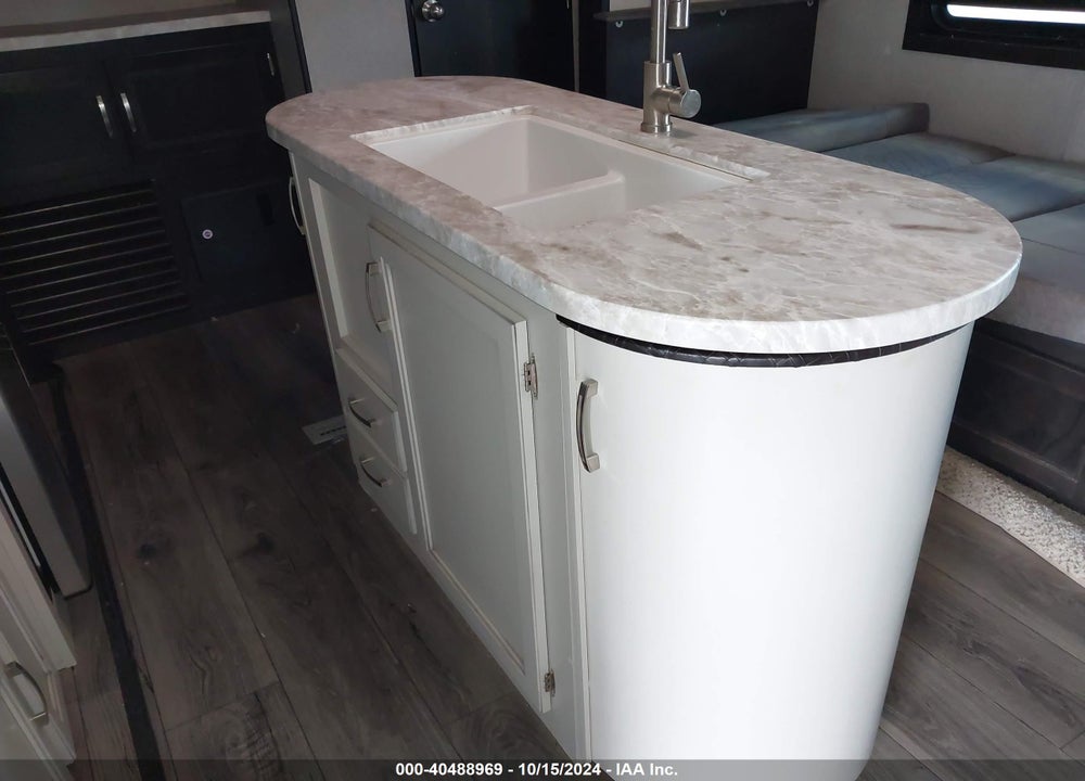 2021 JAYCO JAY FLIGHT TRAVEL TRAILER VIN: 1UJBJ0BT2M1T90175