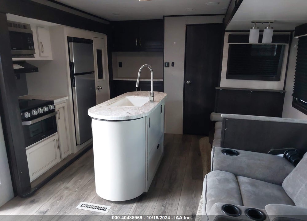 2021 JAYCO JAY FLIGHT TRAVEL TRAILER VIN: 1UJBJ0BT2M1T90175