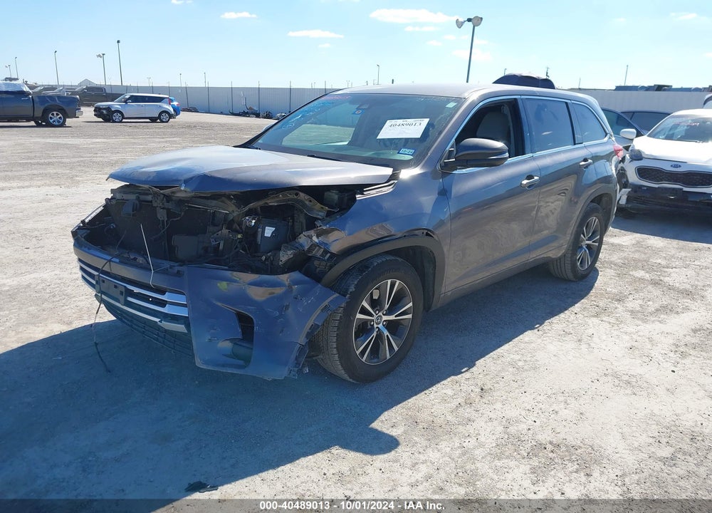 2017 TOYOTA HIGHLANDER LE VIN: 5TDZARFH8HS030037