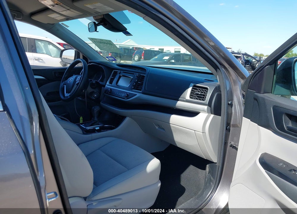 2017 TOYOTA HIGHLANDER LE VIN: 5TDZARFH8HS030037