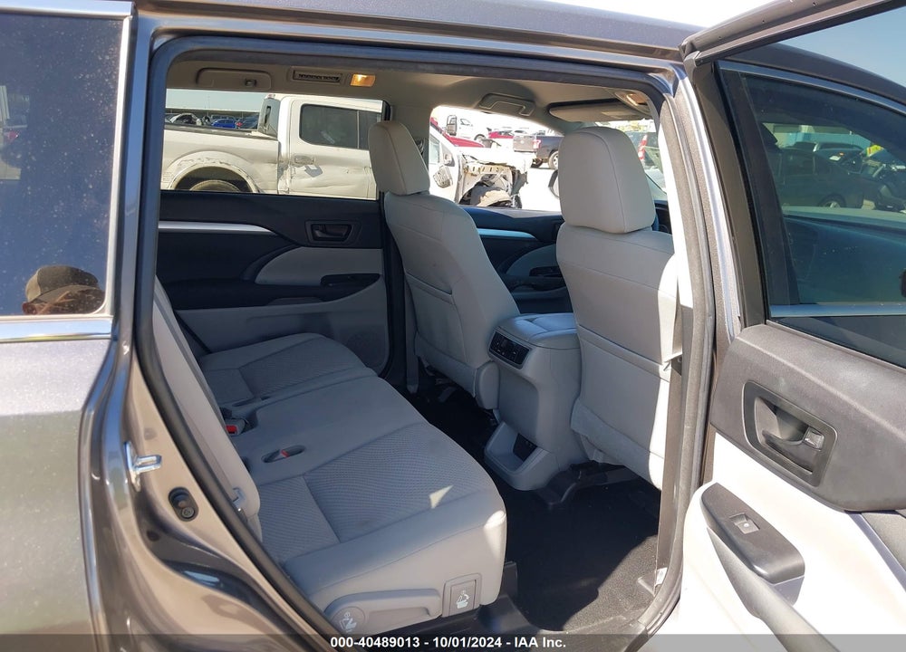 2017 TOYOTA HIGHLANDER LE VIN: 5TDZARFH8HS030037