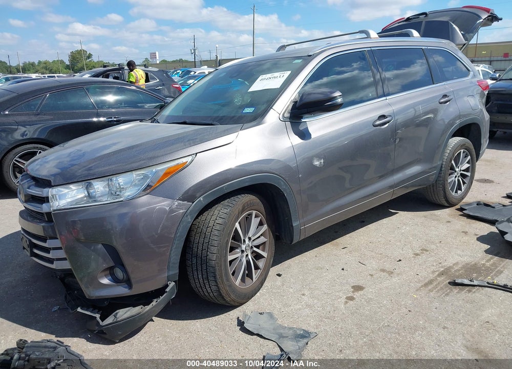2017 TOYOTA HIGHLANDER XLE VIN: 5TDKZRFH6HS508112