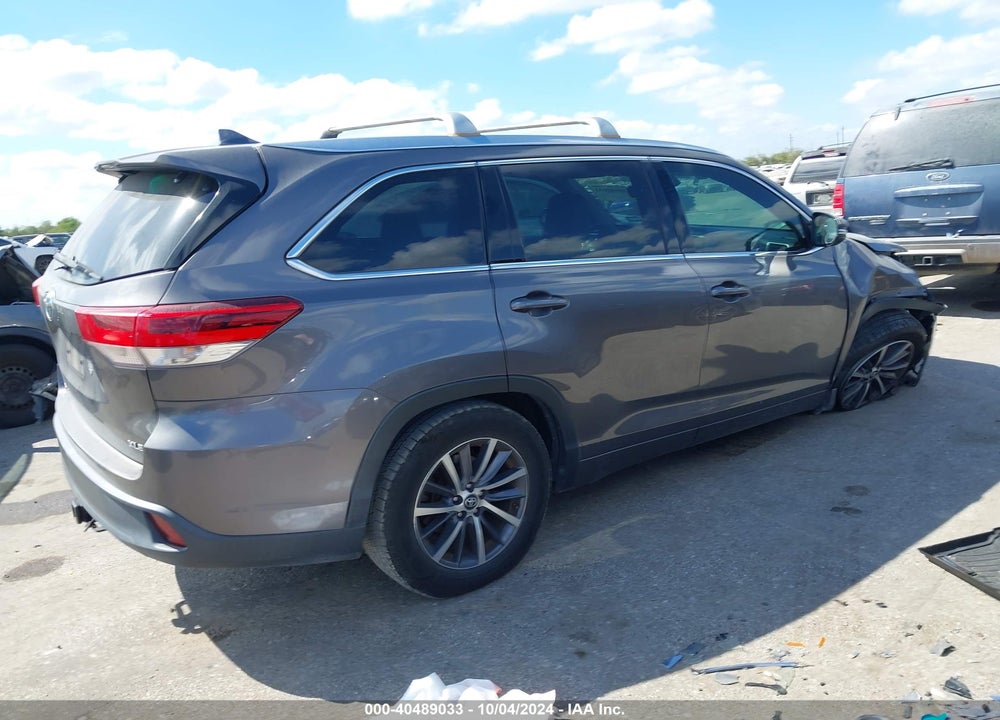 2017 TOYOTA HIGHLANDER XLE VIN: 5TDKZRFH6HS508112